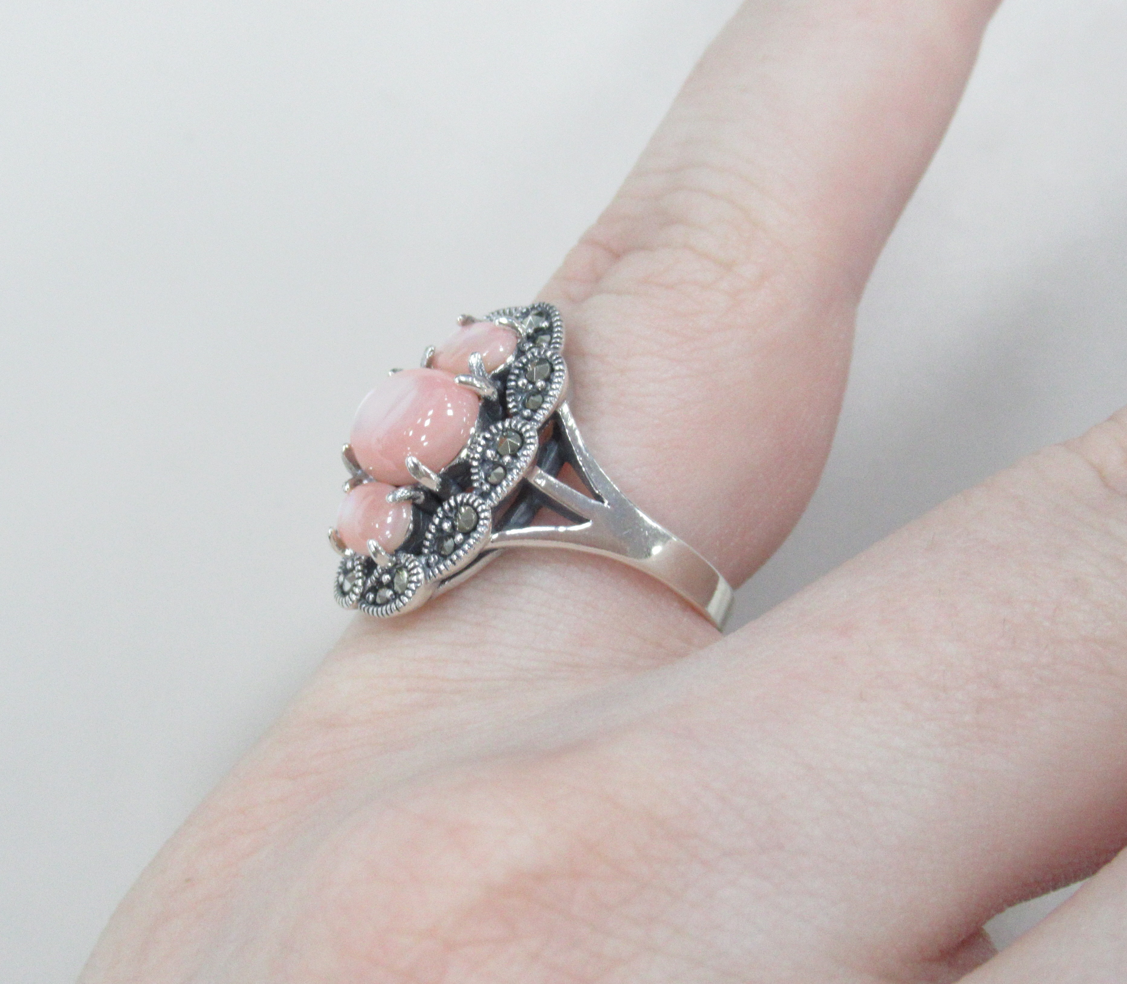 Серебряное кольцо с перламутром